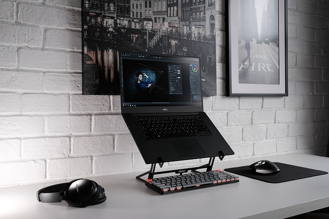 1757651630123823.jpg laptop-6332543_640.jpg